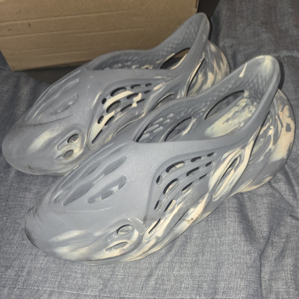 Addias Yeezy Foam Runners Mens 13